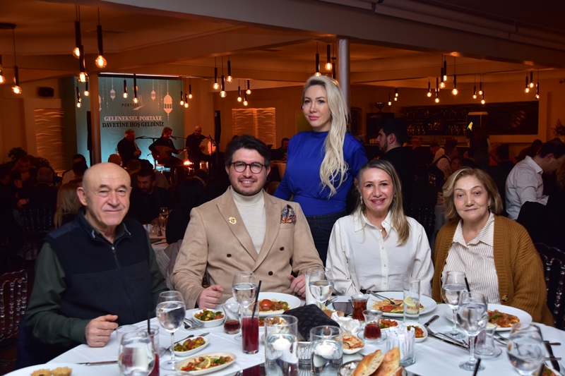 Lütfü Sapmaz :  Dostlar�n�, Gelenekselle�en �ftar Davetinde A��rlad�